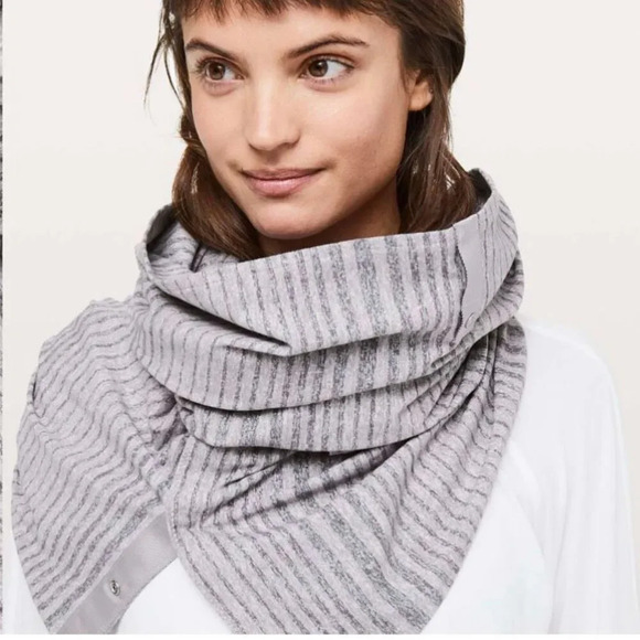 LULULEMON ATHLETICAVinyasa Scarf Akido Stripe Heathered Dark Chrome Titanium